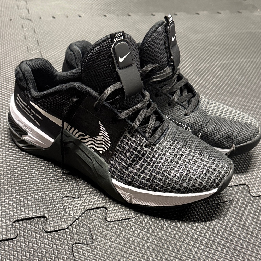 Nike Metcon Dual-Tone Black and White Trainers